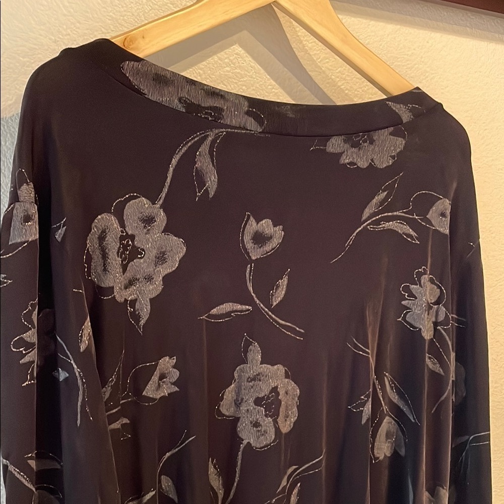 Katze Relaxed Floral Blouse, Stretch Comfort, Elbow Length, Size L, Black - Picture 2 of 8
